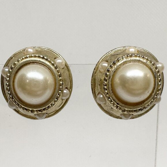 VTG CAROLEE VTG LARGE FAUX PEARL GOLD TONE CLIP ON EARRINGS SIGNED - Picture 1 of 3